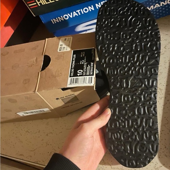 Nike Black and Gray Flip-Flops - Picture 5 of 6